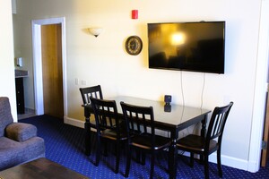 Accessible Suite Photo 3